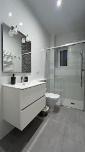 Ένα μπάνιο στο Bonito apartamento en el centro de San Sebastián