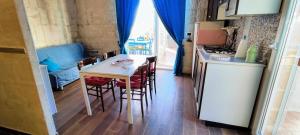 Η κουζίνα ή μικρή κουζίνα στο Villa 4 Posti Letto 100 Metri Dal Mare