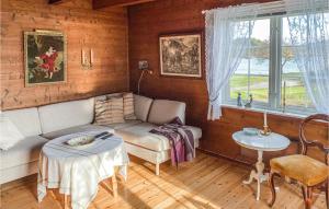 Χώρος καθιστικού στο 4 Bedroom Lovely Home In Fusa