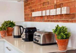 Nhà bếp/bếp nhỏ tại Bowen-Buscarlet (Large Suite) at Bicester Heritage