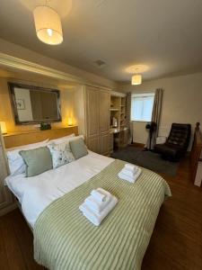Gallery image of Cosy cottage with a canal view in Hebden Bridge