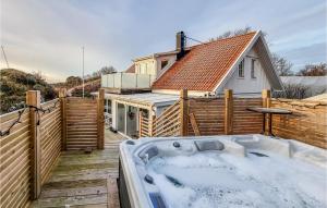 Fotografie z fotogalerie ubytování Amazing Home In Rönnäng With Sauna v destinaci Rönnäng