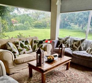 Broadlands Country House的休息区