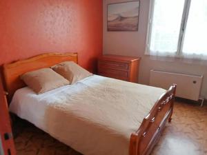 a bedroom with a bed and a dresser and a window at Maison avec jardin à Vierzon in Vierzon +8 photos