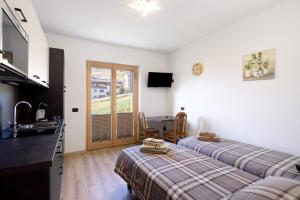 Μια τηλεόραση ή/και κέντρο ψυχαγωγίας στο Gino