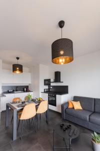 TY FOUR - Bel appartement T2 de standing vue mer的厨房或小厨房