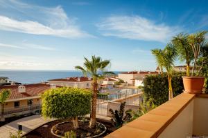 a view of the ocean from the balcony of a house at Residencial Playa de La Arena in Puerto de Santiago