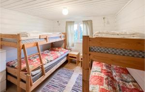 Ένα ή περισσότερα κρεβάτια σε δωμάτιο στο Amazing Home In Øyer With Sauna