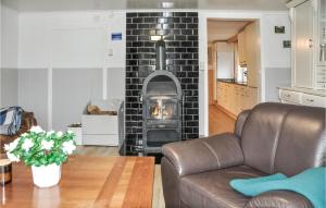 a living room with a brick oven in a room at 3 Bedroom Cozy Home In Kristinehamn in Edet