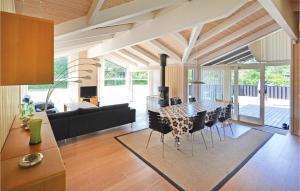 Posezení v ubytování Holiday Home Lyngvej Glesborg Vi