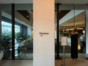 SkyView Studio, EST Bangsar, High View for 2餐厅或其他用餐的地方