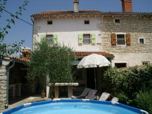 Fotografia z galérie ubytovania Traditional villa with private pool v destinácii Peresiji