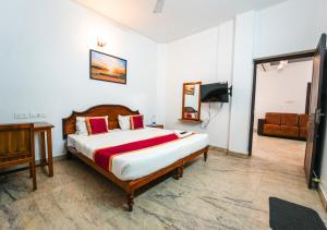 Postel nebo postele na pokoji v ubytování Pop Tavern Kovalam Beach Villa by VOYE HOMES