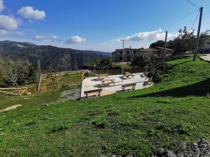 a group of benches sitting on top of a hill at Le Stanze di Betta in Miglierina