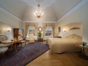 Rúm í herbergi á Hotel Schloss Dürnstein