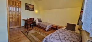 Posteľ alebo postele v izbe v ubytovaní Pokoje Apartamenty Pod Limbą