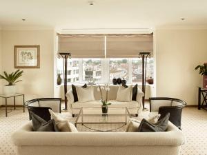 Χώρος καθιστικού στο Hilton Antwerp Old Town