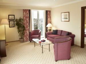 Χώρος καθιστικού στο Hilton Antwerp Old Town