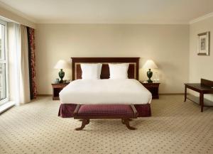Ένα ή περισσότερα κρεβάτια σε δωμάτιο στο Hilton Antwerp Old Town