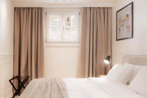 Una cama o camas en una habitación de Doryssa Theorem Hotel