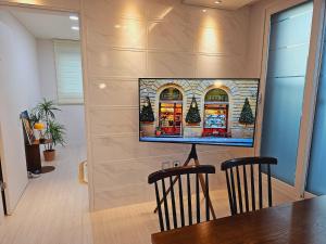 TV/trung tâm giải trí tại Gocheok Sky Dome Baseball House