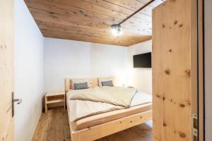 Tempat tidur dalam kamar di Ustarea Spluga