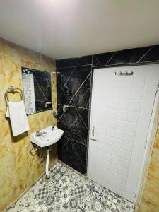 Ένα μπάνιο στο Hotel Amar