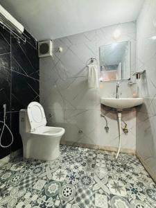 Ένα μπάνιο στο Hotel Amar