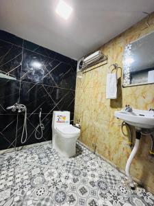 Ένα μπάνιο στο Hotel Amar
