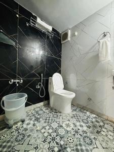 Ένα μπάνιο στο Hotel Amar