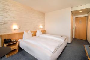 Voodi või voodid majutusasutuse Seeblick Höhenhotel toas