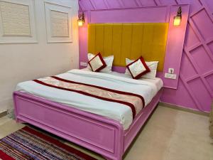 Ένα ή περισσότερα κρεβάτια σε δωμάτιο στο Hotel Amar