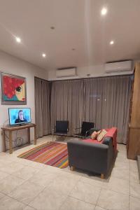 a living room with a couch and a flat screen tv at CASONA COMPLETA jn in Posadas