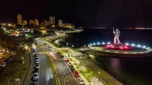 a city with a statue in the middle of a street at CASONA COMPLETA jn in Posadas