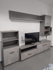 Μια τηλεόραση ή/και κέντρο ψυχαγωγίας στο Urban Chic Apartament