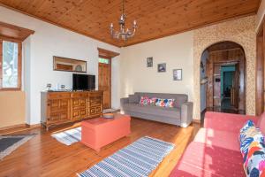 TV a/nebo společenská místnost v ubytování Villa MarFo Natural Park by "elite"