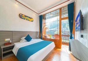 Krevet ili kreveti u jedinici u okviru objekta Fenghuang Memory Linjiang Inn