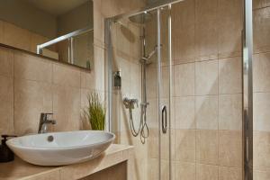 Koupelna v ubytování Butik Art Hotel