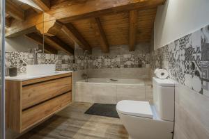 Et badeværelse på Puente Del Rey + 19 billeder