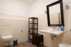 Bilik mandi di Berensch Holiday Fewo Brigitta +17 gambar