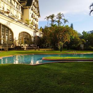 Bazén v ubytování Lofts Exclusivos Xavishome Palacio Quitandinha Petropolis nebo v jeho okolí