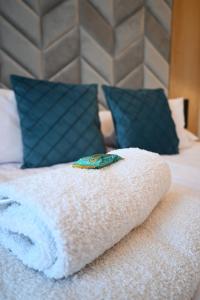 Postel nebo postele na pokoji v ubytování Hotel Centrum Malbork