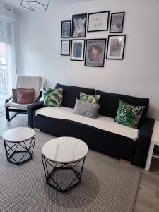 Część wypoczynkowa w obiekcie Bright flat near Disneyland with private parking