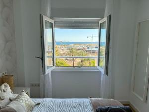 Ένα ή περισσότερα κρεβάτια σε δωμάτιο στο Cozy apartment with port view