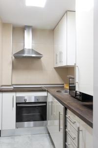 Kuchyň nebo kuchyňský kout v ubytování Stay U-nique Apartments Salitre