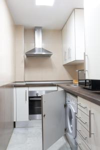 Kuchyň nebo kuchyňský kout v ubytování Stay U-nique Apartments Salitre
