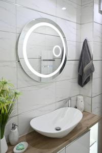 Ванна кімната в Stan na dan Golden apartman