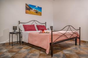 Ένα ή περισσότερα κρεβάτια σε δωμάτιο στο Trinacrys - Casa Vacanze +33 φωτογραφίες