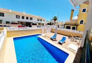 Bazén v ubytovaní Villa with pool for 10 people in Lo Marab, Ciudad Quesada, Rojales, alebo v jeho blízkosti