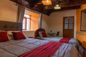 Postel nebo postele na pokoji v ubytování Rumi's Inn